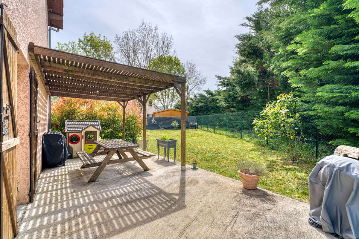 Maison à NIVOLAS-VERMELLE