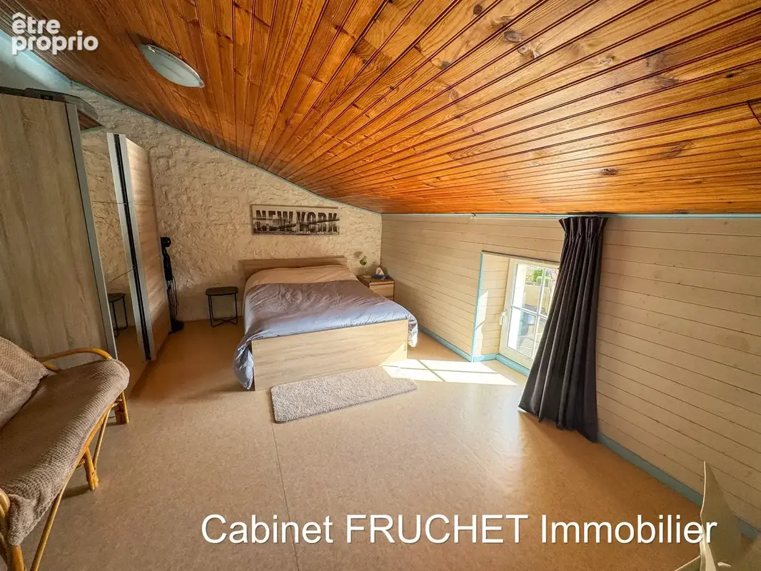 En centre ville de CHANTONNAY - Maison de caractère avec 5 chambres - photo 13