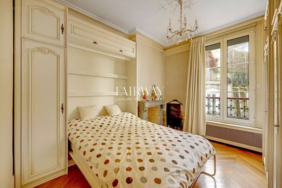 Appartement à PARIS-17E