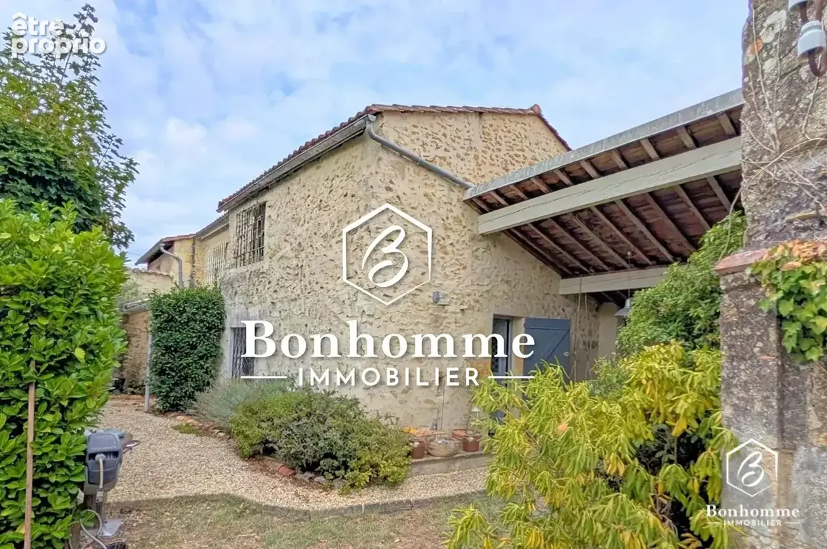 Photo Maison à Saint-Selve au prix de 419 900€