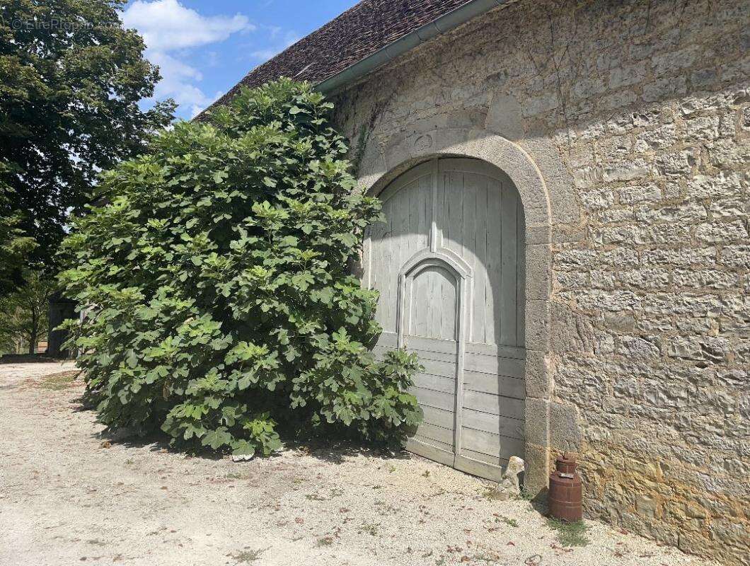 Maison à LA CHAPELLE-AUX-SAINTS