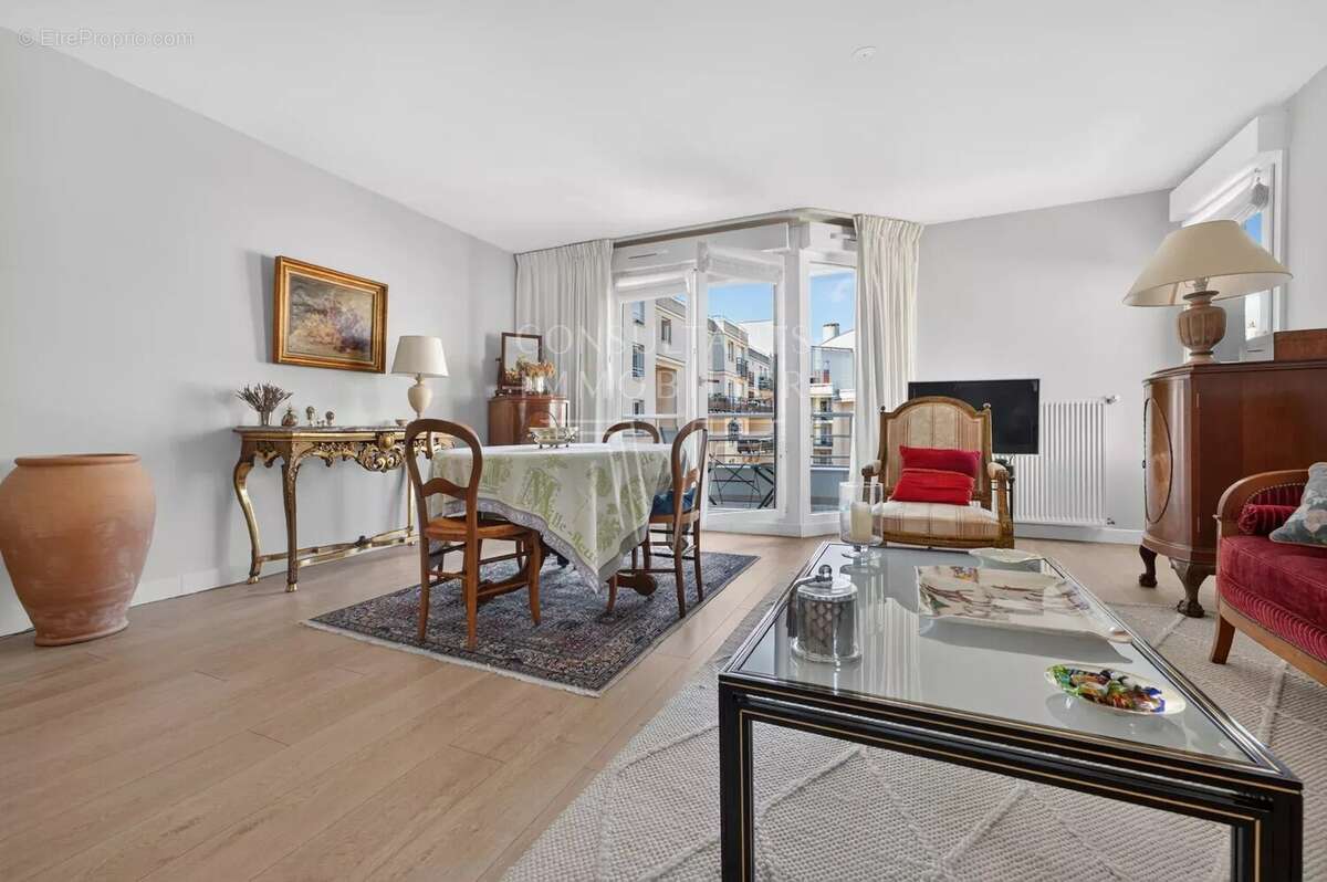 Appartement à COURBEVOIE