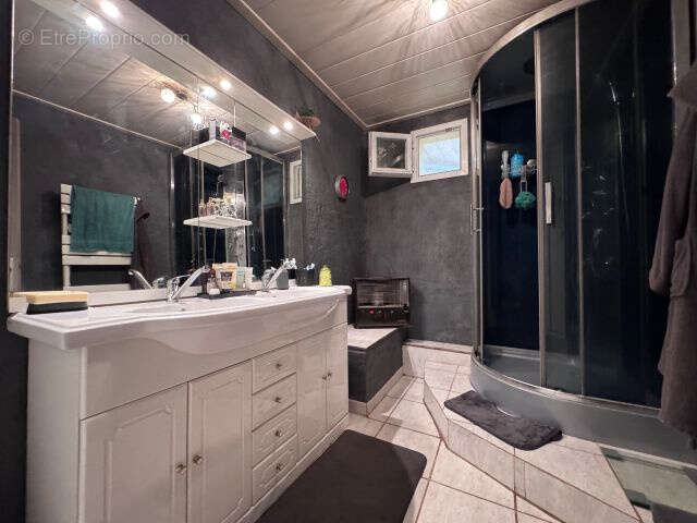 Appartement t5 en rez de villa avec terrasse et piscine a vendre sur mirabeau - photo 11