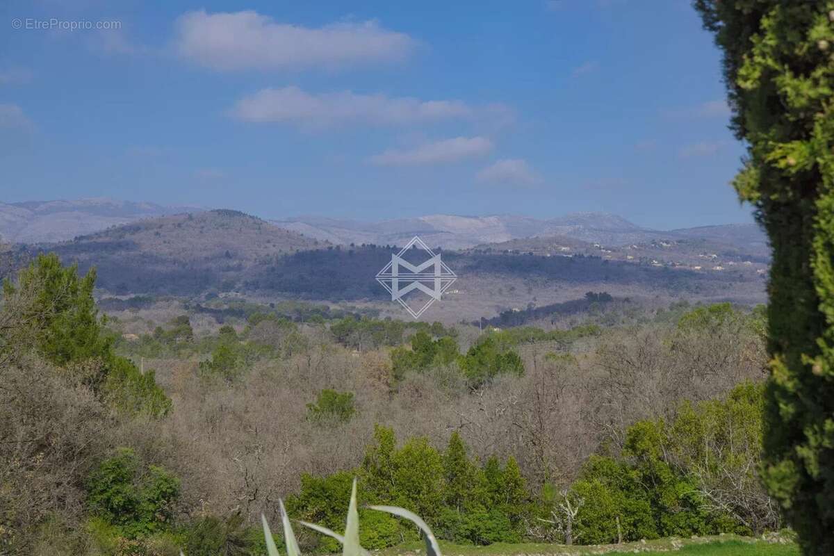 Maison à TOURRETTES