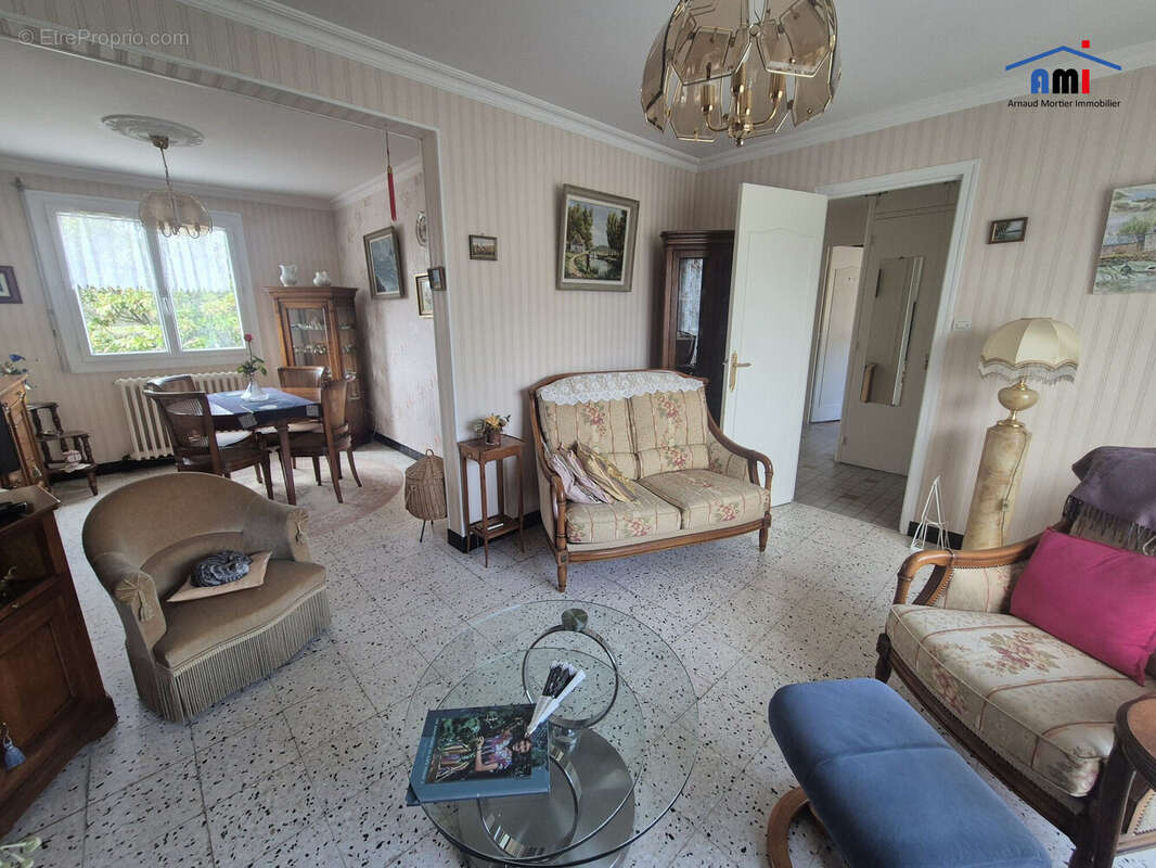 Maison à MOUTIERS-AU-PERCHE