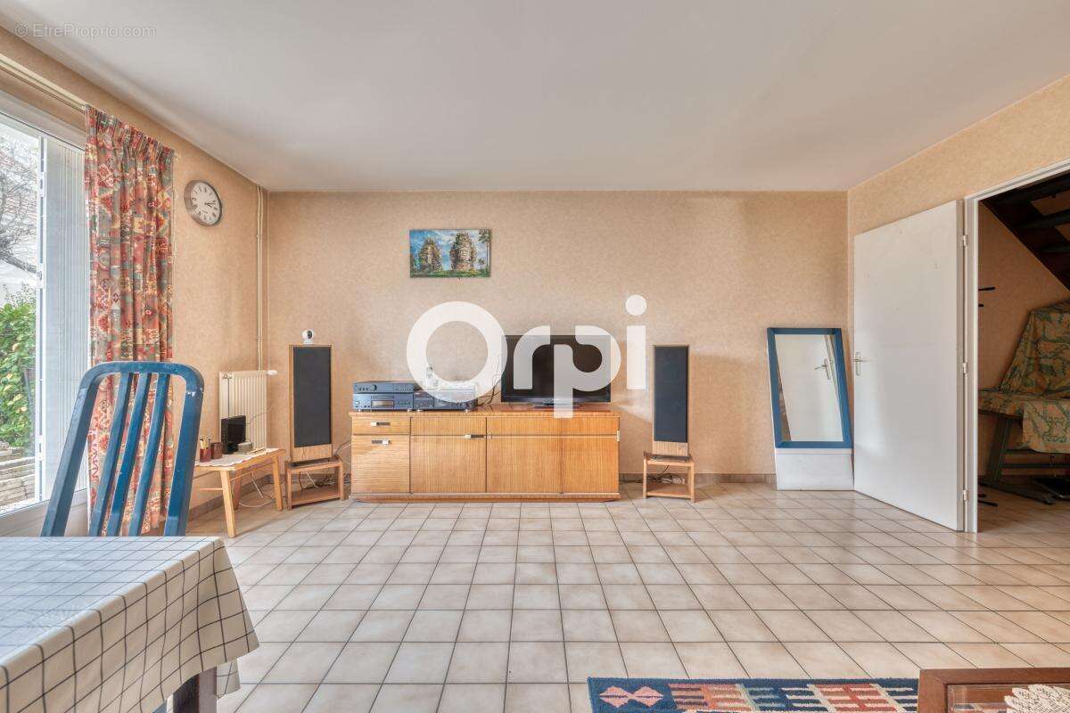 Maison à BUSSY-SAINT-GEORGES