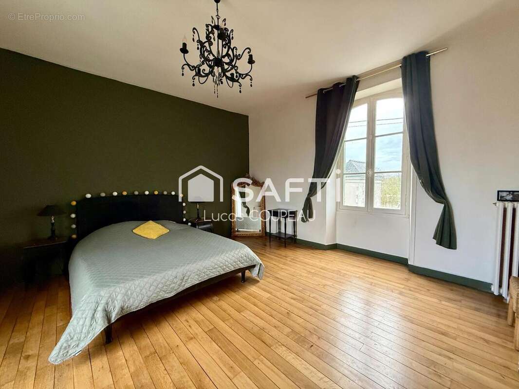 Maison 239 m² à Soulaire-Et-Bourg  - photo 9
