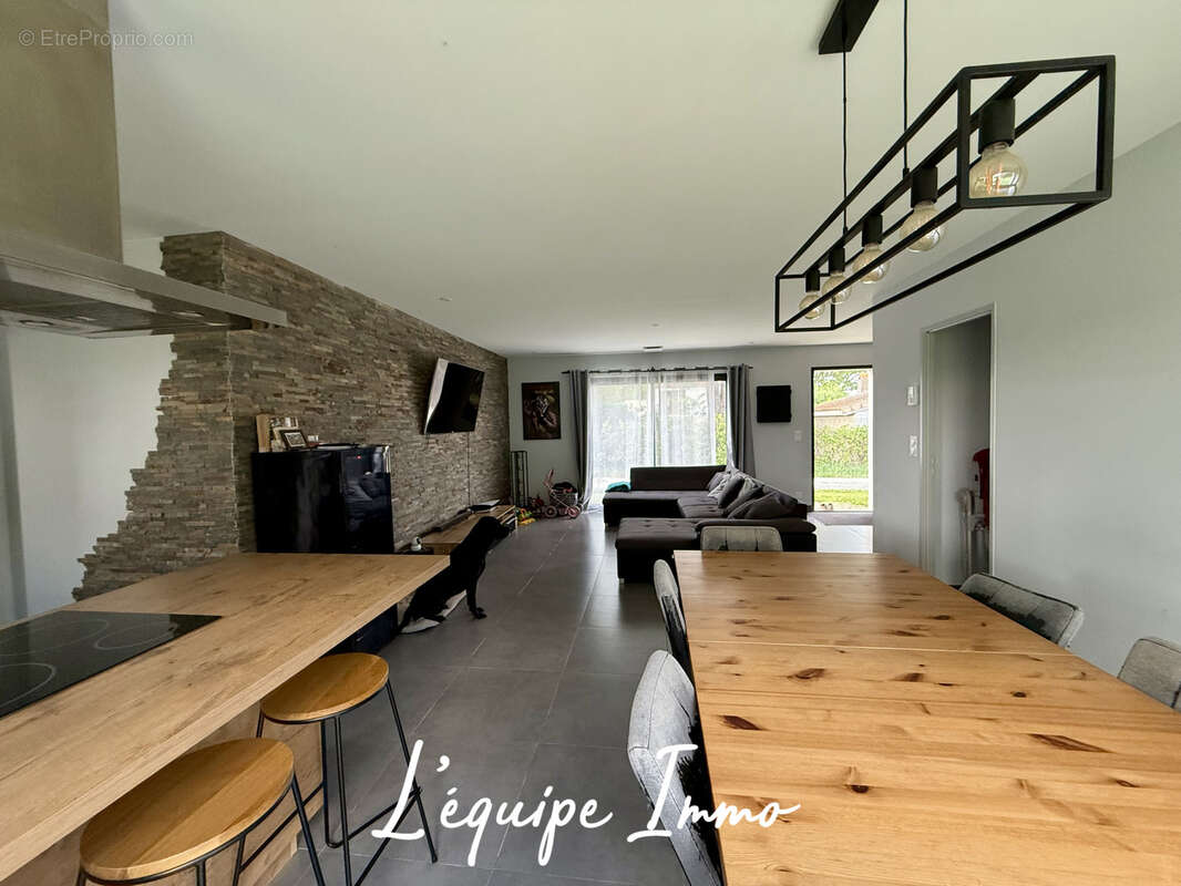 Maison à MONTAIGUT-SUR-SAVE