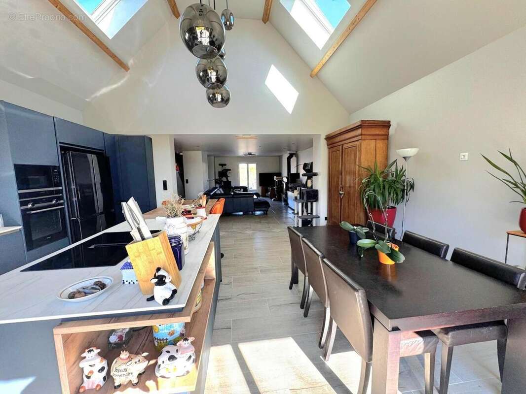 Maison 160 m² à La Villeneuve-En-Chevrie  - photo 5