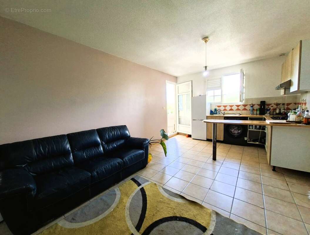 Appartement à SAINTE-LUCE