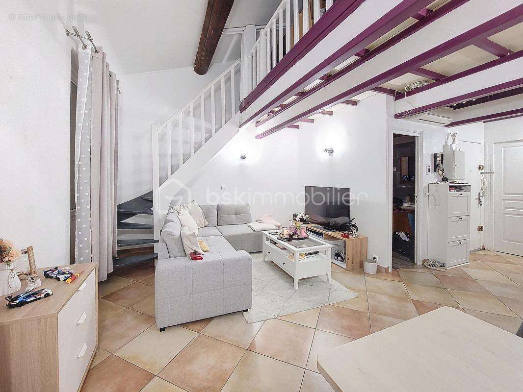 Appartement à SAINT-CYR-SUR-MER