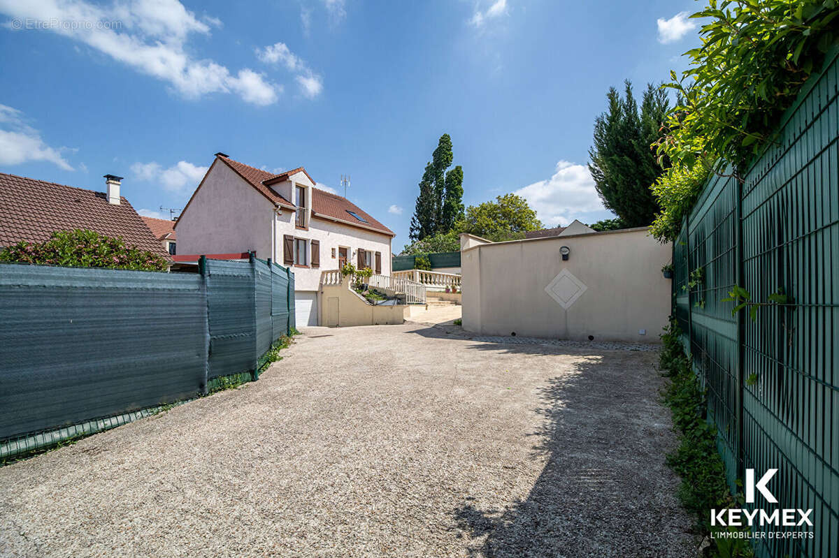 Maison à ENNERY