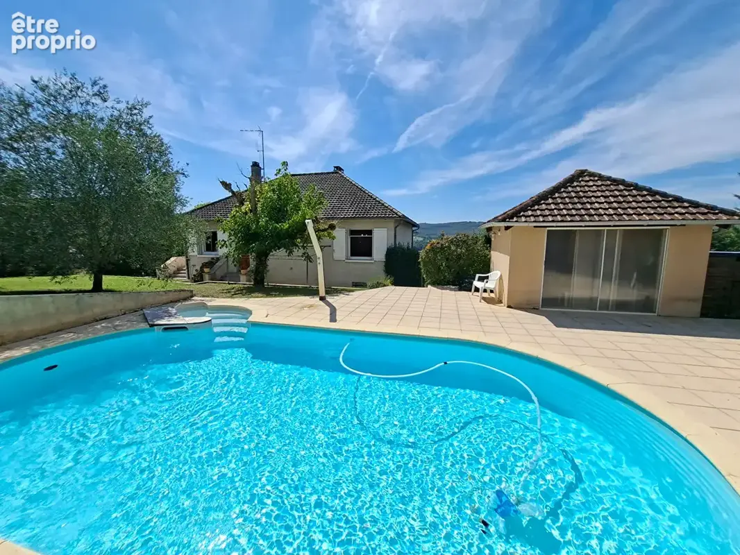 Villa avec piscine à 2 minutes des commodités - photo 2