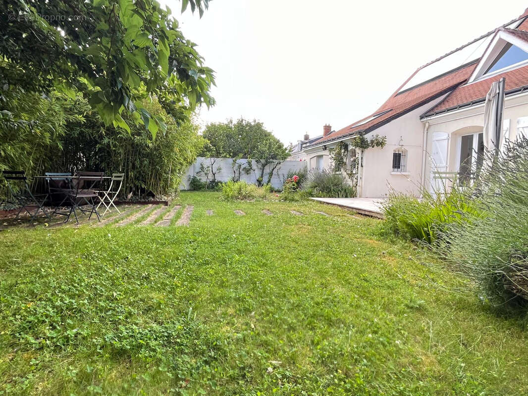 Maison 5 chambres Jardin et Garage - LA RICHE Botanique - - photo 16