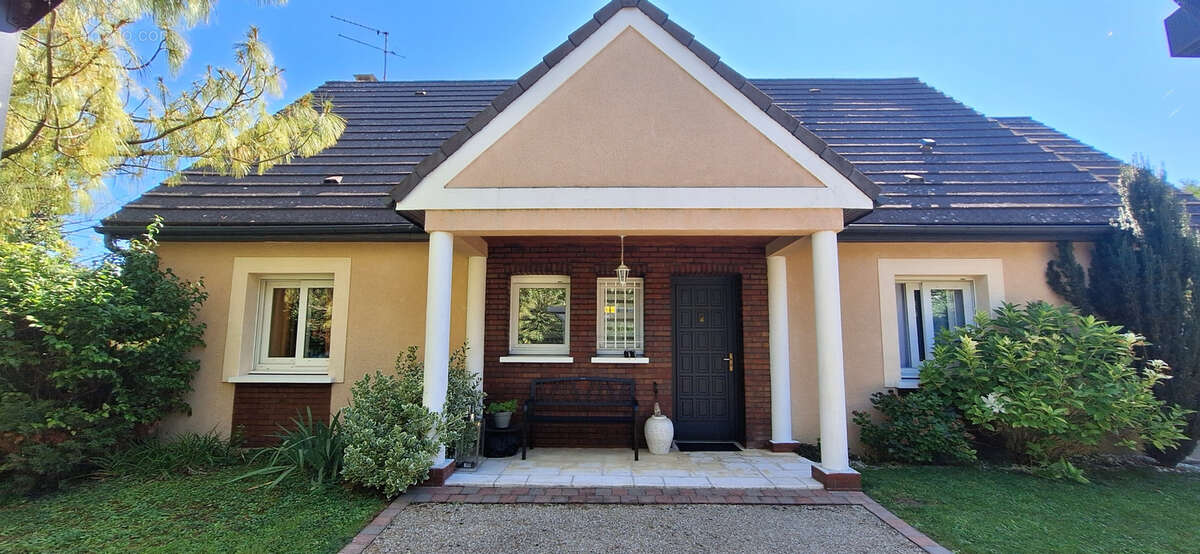 Maison 163m2 environ, 6 chambres,terrain de 1027 m2 arbore, avec sa piscine sans vis a vis. coup de coeur - photo 7