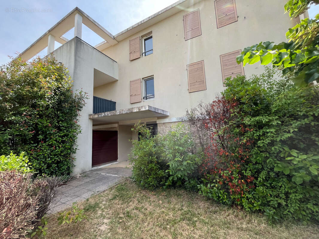 Appartement T4 traversant de 87 m2 avec terrasse, garage et parking   Manosque - photo 2