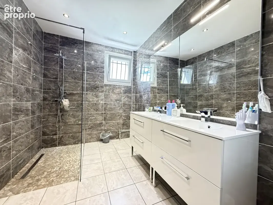 Maison familiale 7 chambres avec terrain   Neuville-sur-Ain - photo 12