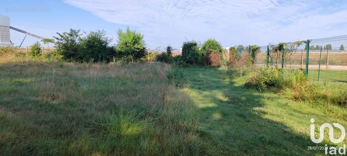 Photo 1 - Terrain à MONDONVILLE-SAINT-JEAN