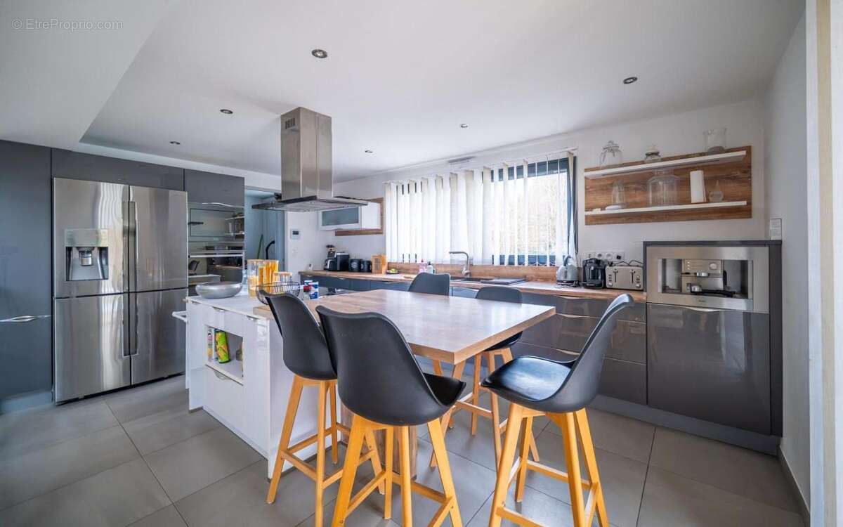 Maison comtemporaine 206m²- piscine - double garage - jardin - photo 4