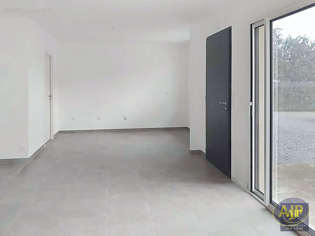 Maison à SAINT-SEBASTIEN-SUR-LOIRE