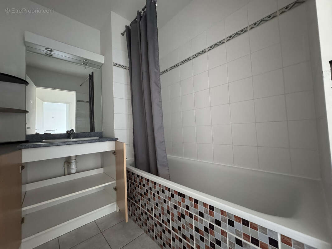 Appartement à LA RIVIERE-SAINT-SAUVEUR