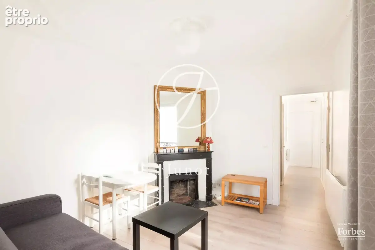 Paris 18e - ABBESSES - Appartement - 2 pièces - 27,11m² Carrez - 27.43m² au sol - Lumineux - photo 2