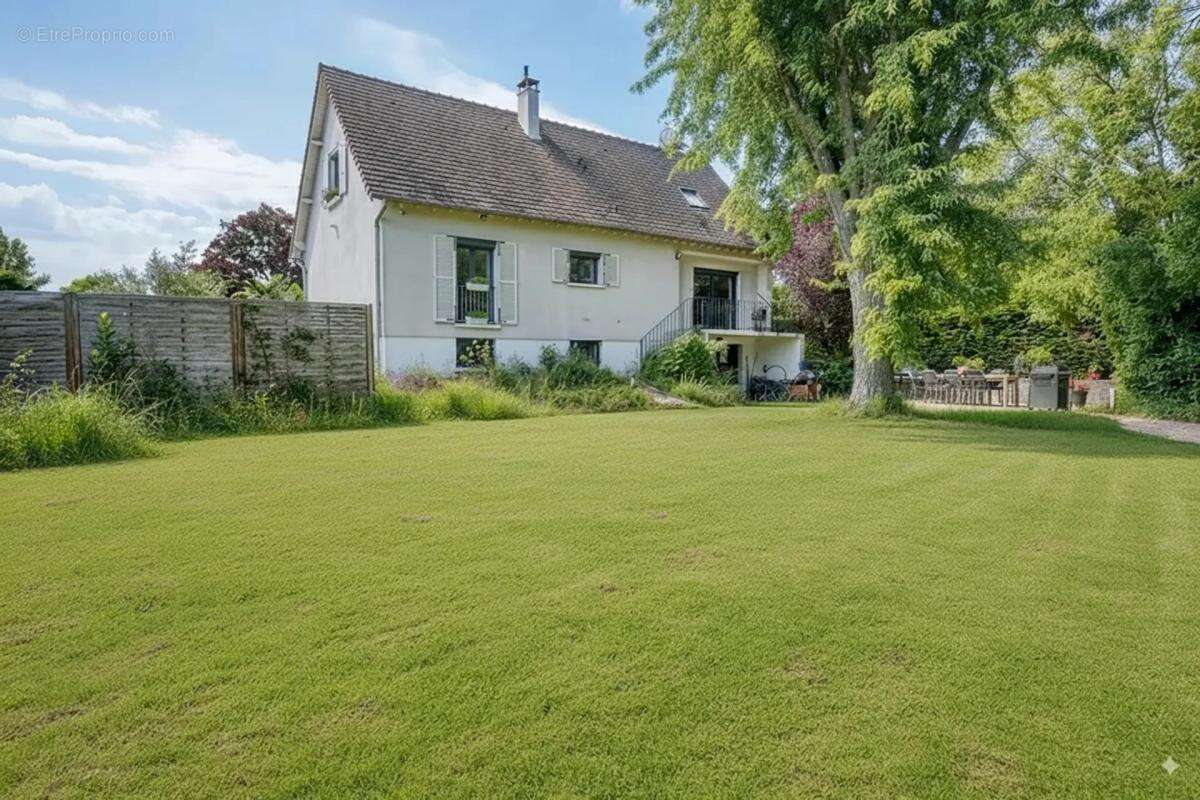 Maison à LIVRY-SUR-SEINE