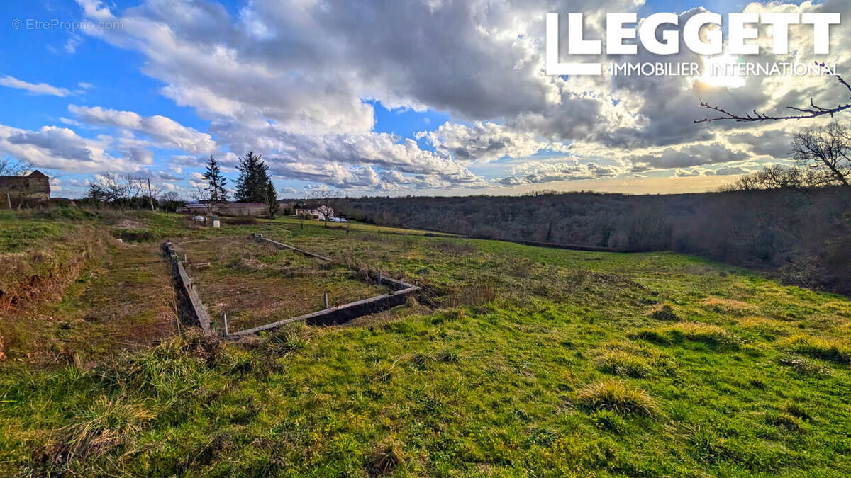 Terrain à LA CHAPELLE-SAINT-JEAN