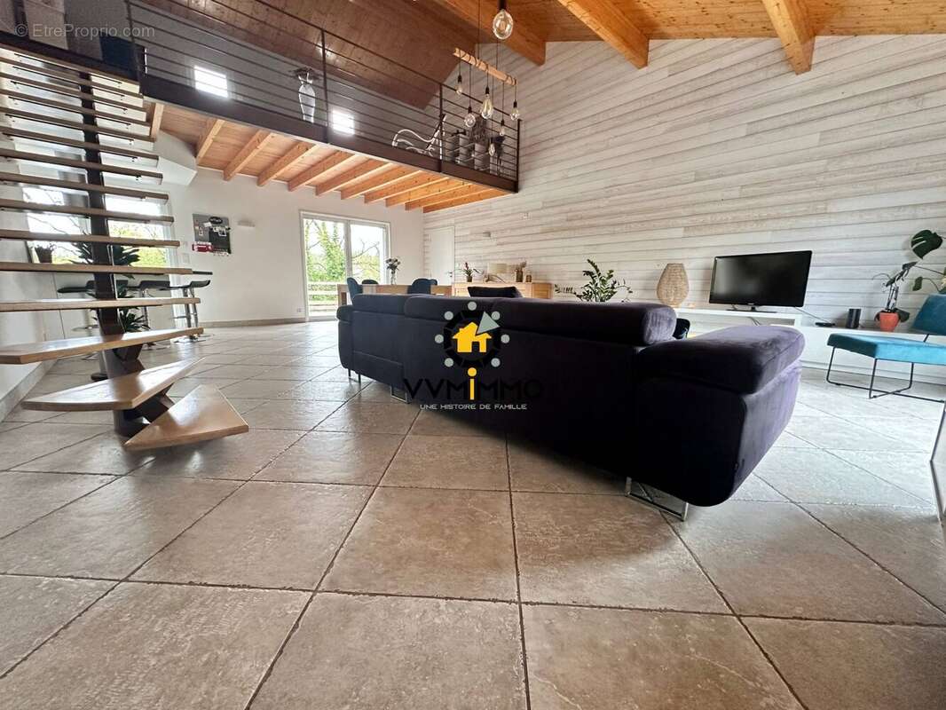 Maison à AIGREFEUILLE-SUR-MAINE