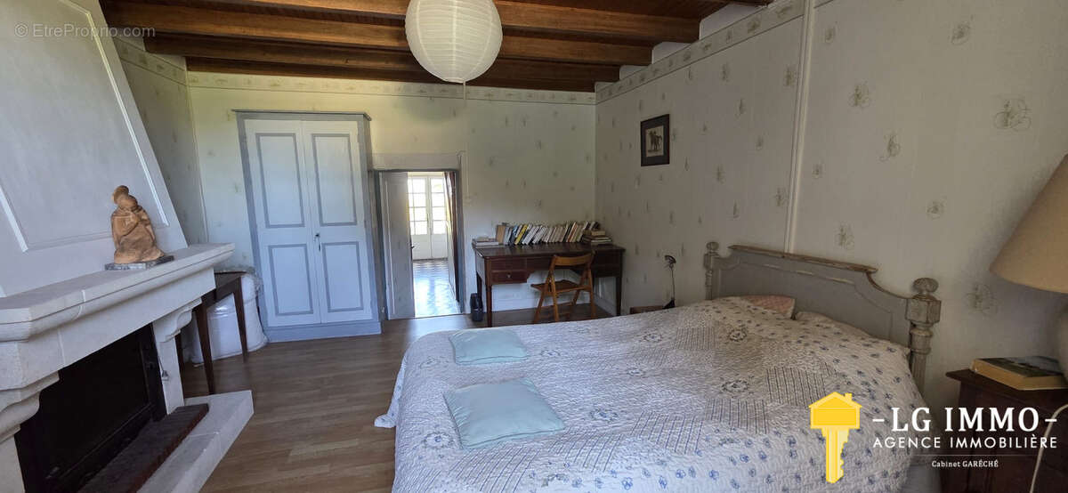 Maison à CHENAC-SAINT-SEURIN-D'UZET