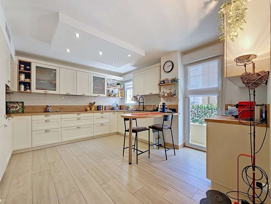 Cannes standing recent : grand 4 pieces de 104,36 m² avec grand garage fermé - photo 8