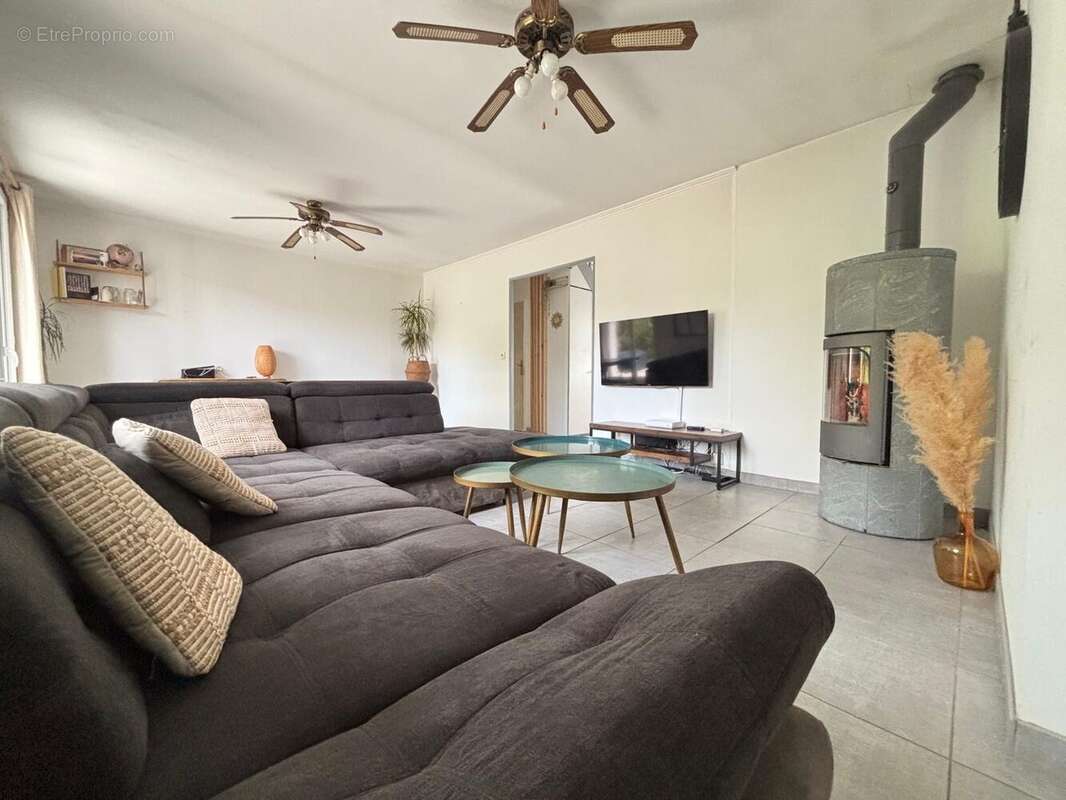 Maison à SAINT-PIERRE-DU-PERRAY