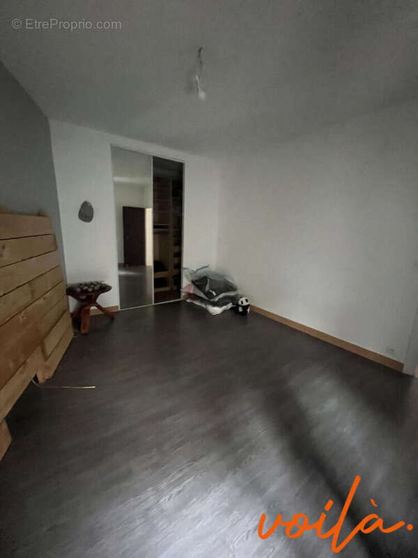 REF PETIT TRAIN5 - Appartement 4 pièces avec terrasse, cours et sous sol. - photo 6