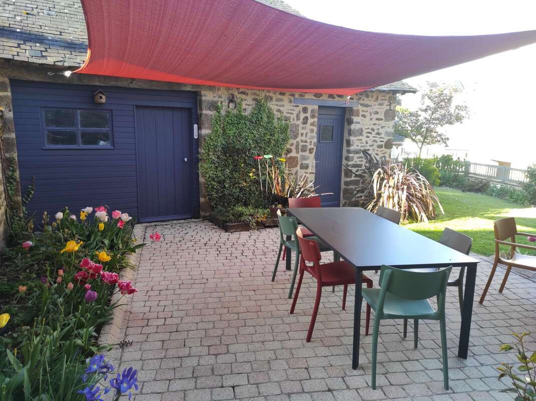 Maison à AMBRIERES-LES-VALLEES