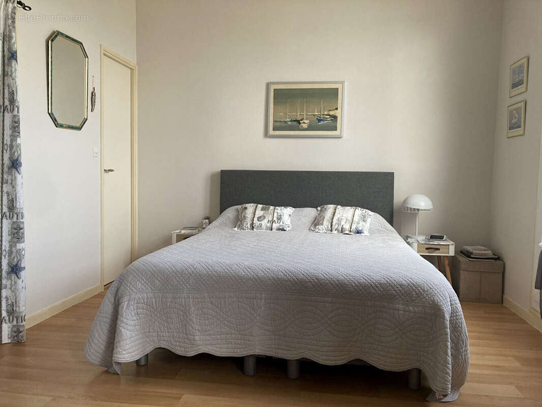 Appartement à DONVILLE-LES-BAINS