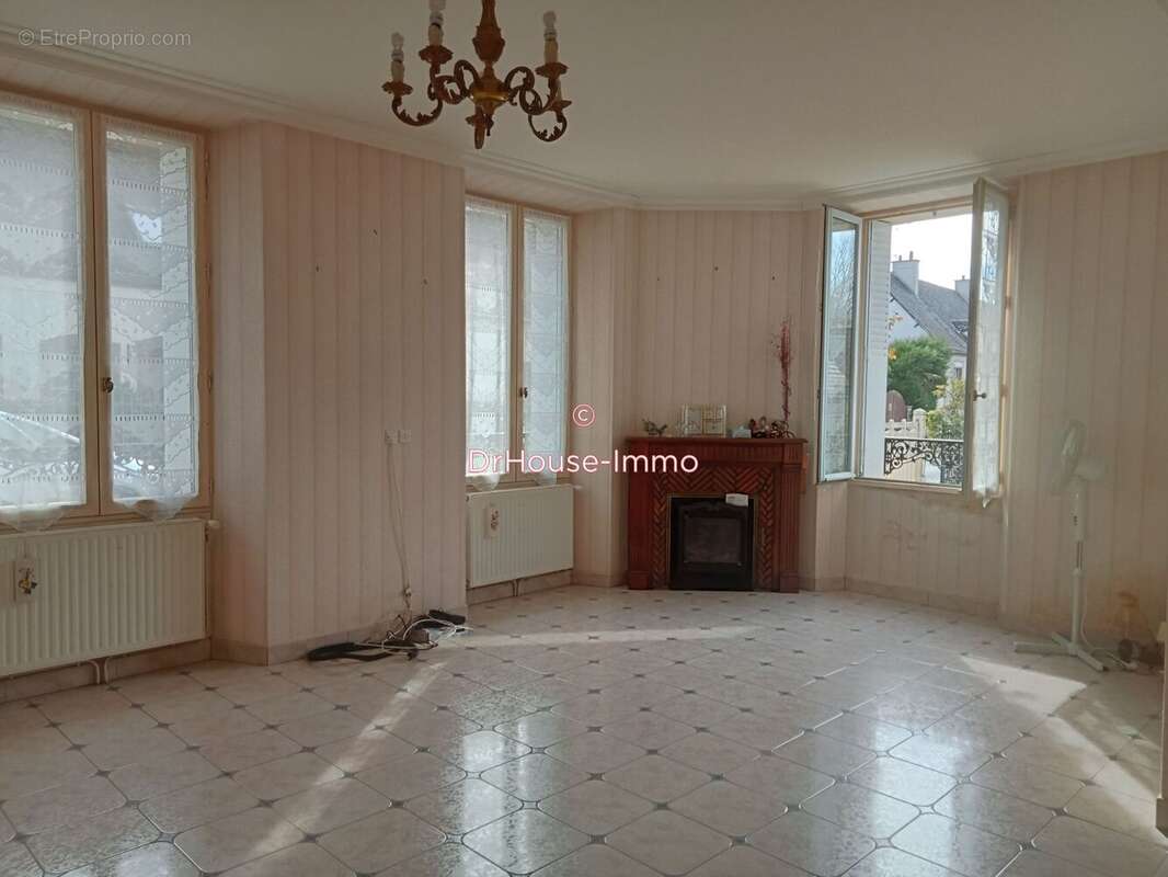 Maison à GY-LES-NONAINS