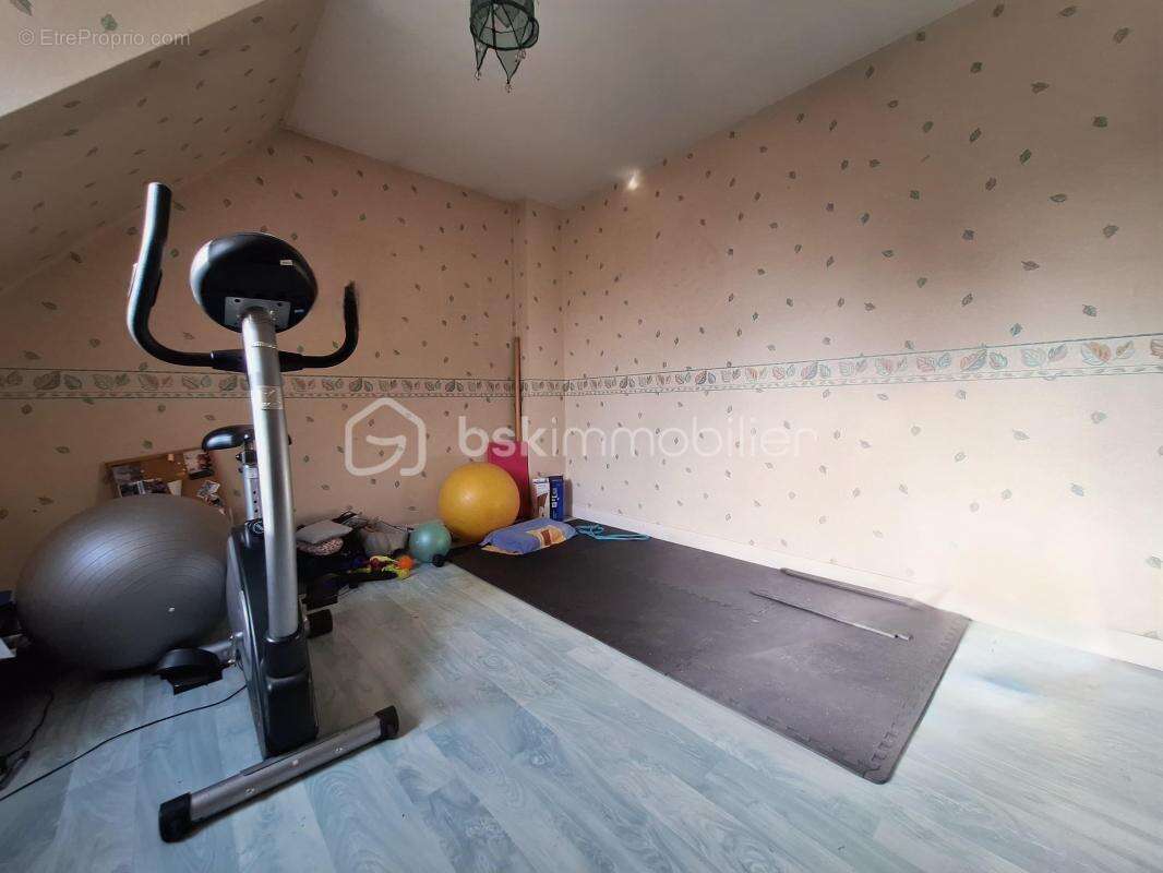 Maison à SAINT-DENIS-DE-L'HOTEL