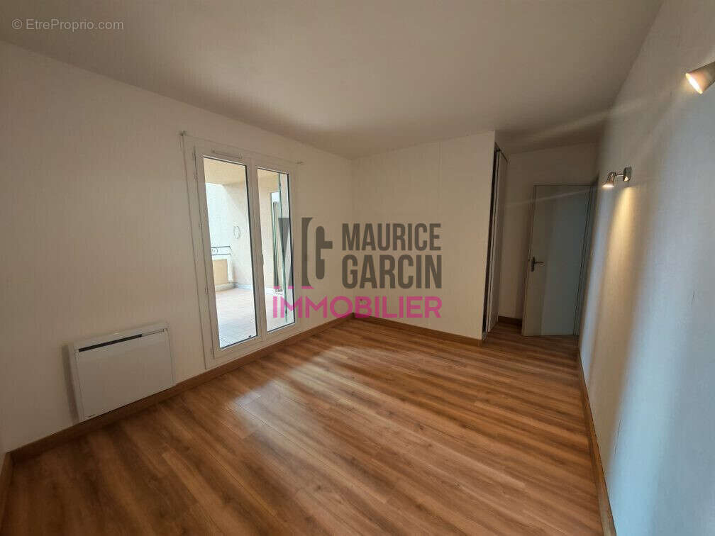 Appartement à ENTRAIGUES-SUR-LA-SORGUE