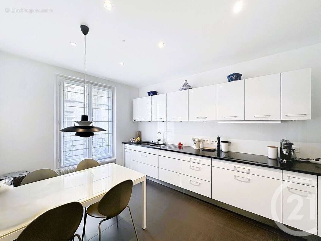 Appartement à PARIS-14E