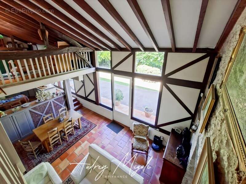 Propriété en pierre 8 pièces, 5 chambres, dépendances, piscine, terrain 7800m² - photo 16