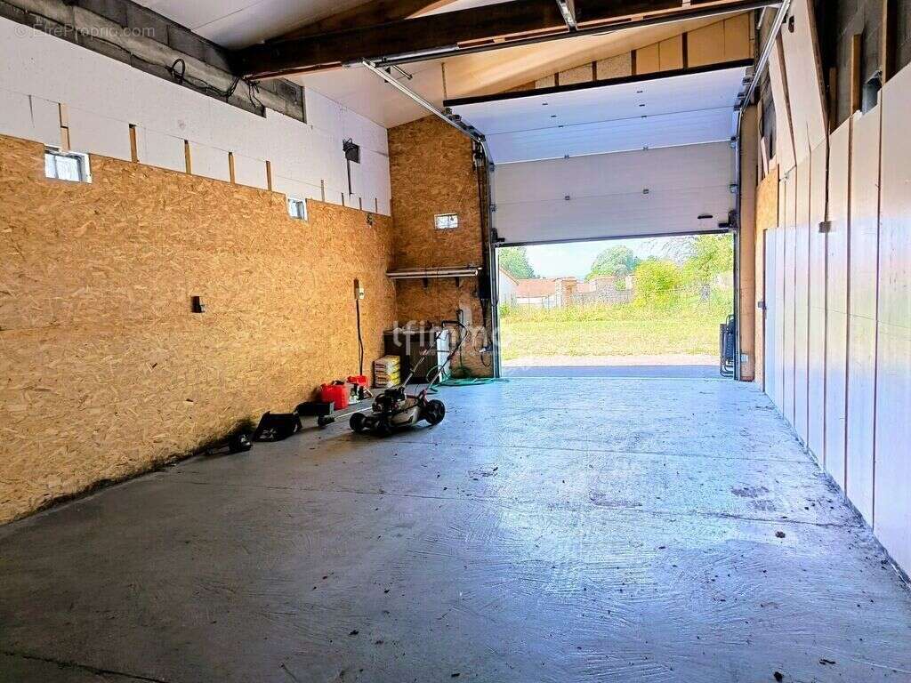 Parking à LAMONTGIE