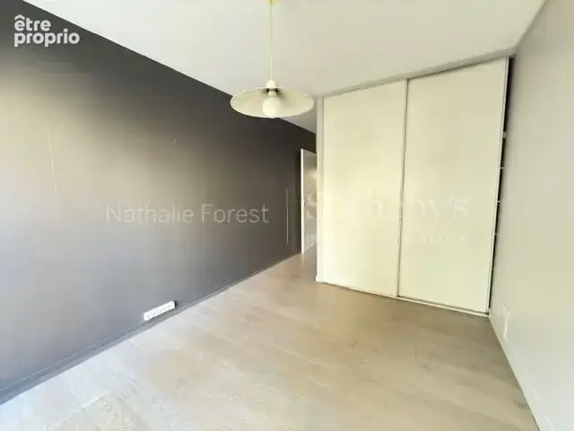 Appartement en rez-de-chaussée de jardin avec terrasse, loggia, box et cave - photo 4