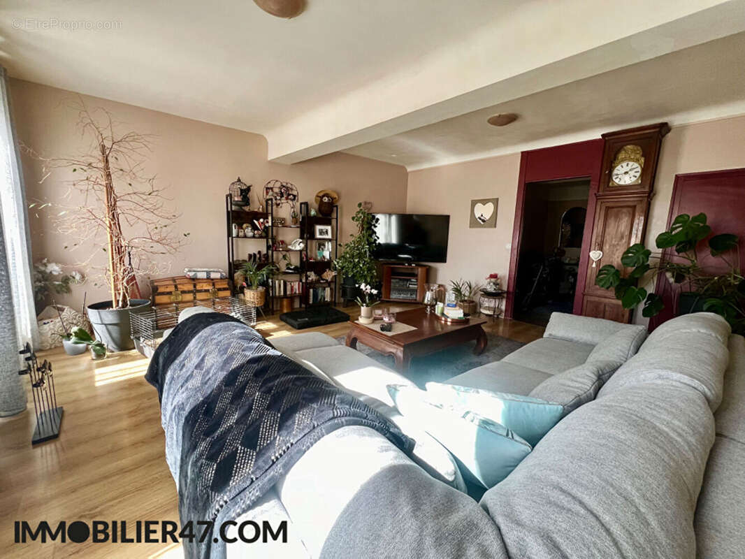 Appartement à SAINTE-LIVRADE-SUR-LOT