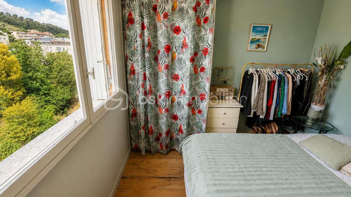 Appartement à SAINT-LAURENT-DU-VAR