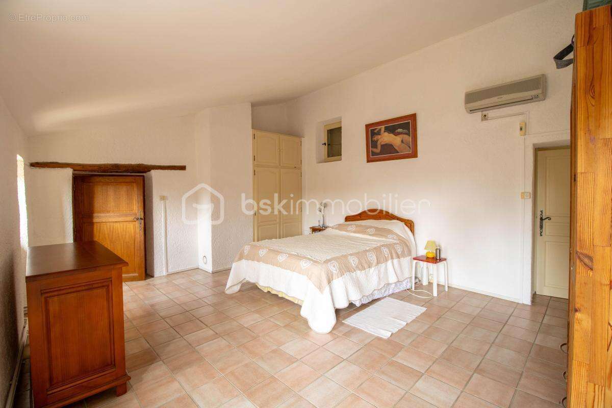 Maison à CRUVIERS-LASCOURS