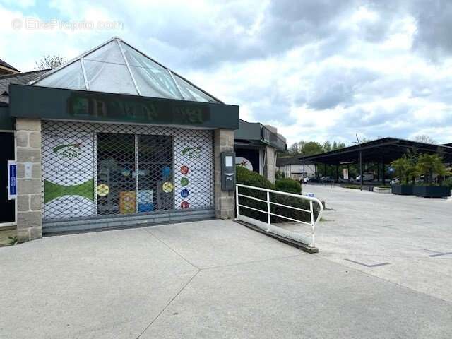 Local Commercial Plein Centre d Ville Malemort 295m2 Parking - photo 3