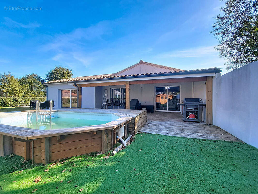 Maison à PAREMPUYRE