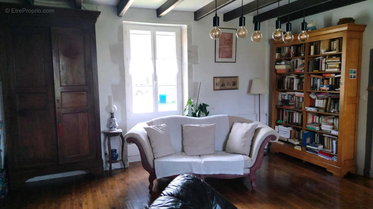 SALON - Maison à CHENON