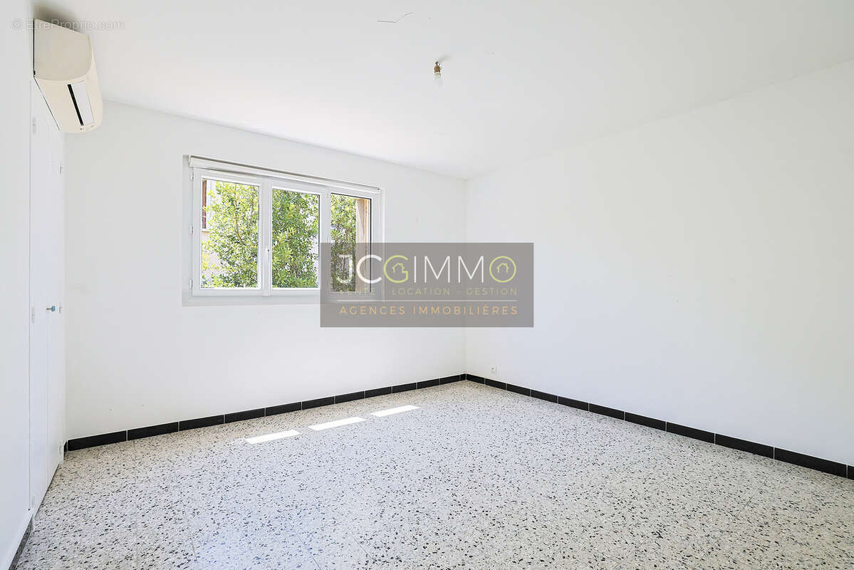 Appartement T4 Centre-Ville - 87,10 m2 Carrez - Balcon - Grand Garage - Calme-Sans vis à vis - photo 5