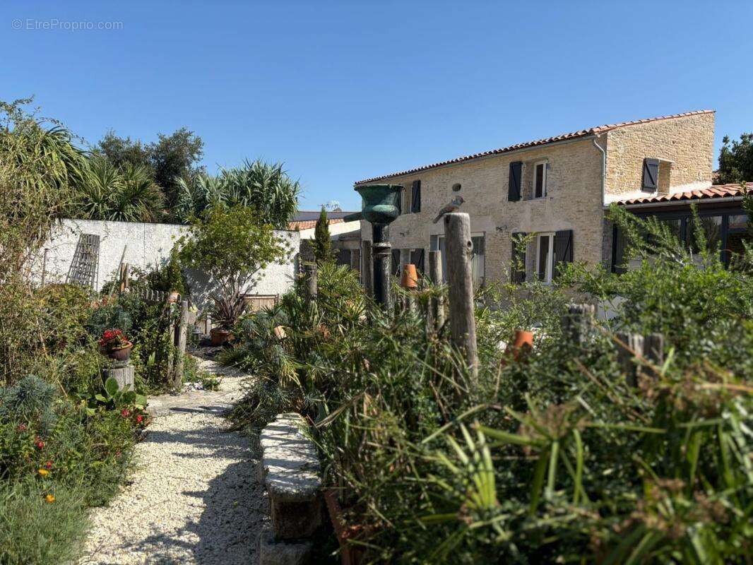 Propriété d’exception au cœur du village de Saint-Georges-d’Oléron - photo 5